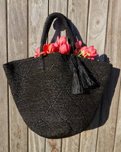 Load image into Gallery viewer, Raffia Basket with tassel - Black
