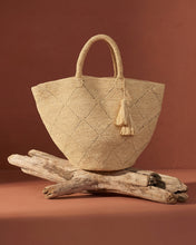 Load image into Gallery viewer, Raffia Basket with tassel - Natural
